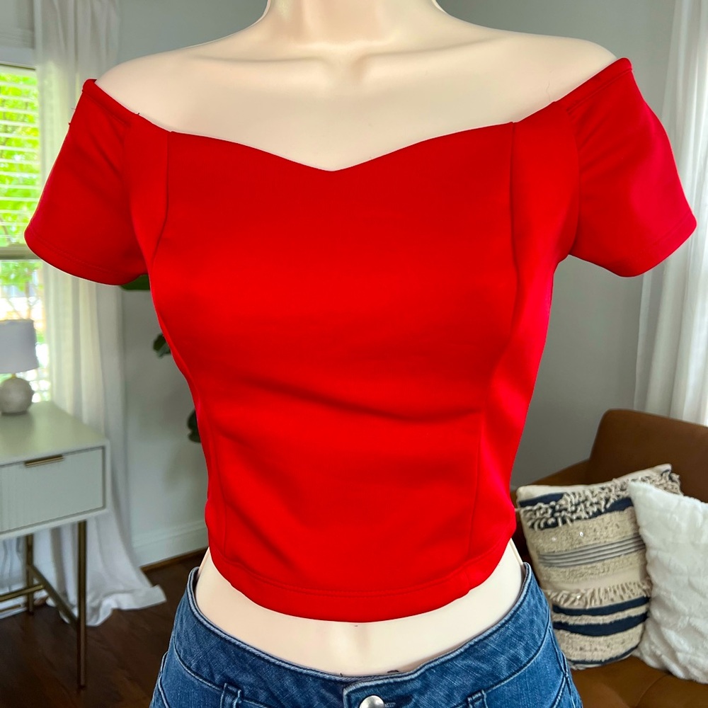 Forever 21 size medium red crop top with thicker material & sweetheart neckline